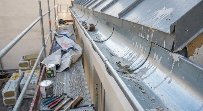 taches gouttieres zinc causes solutions travaux