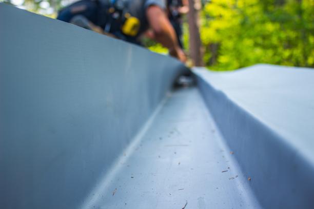 taches gouttieres zinc causes solutions travaux